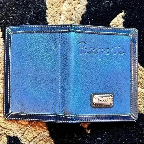 Fossil Passport Cover Protector - Picture 5 of 11
